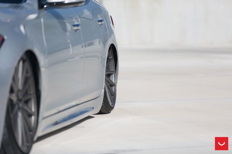 Детали экстерьера Infiniti Q70 on Vossen Wheels (VFS2) 2017 года  (фото 20 из 43)